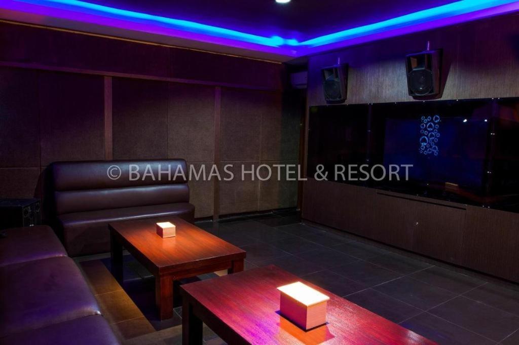 Bahamas Hotel & Resort Tanjung Pandan Exterior foto