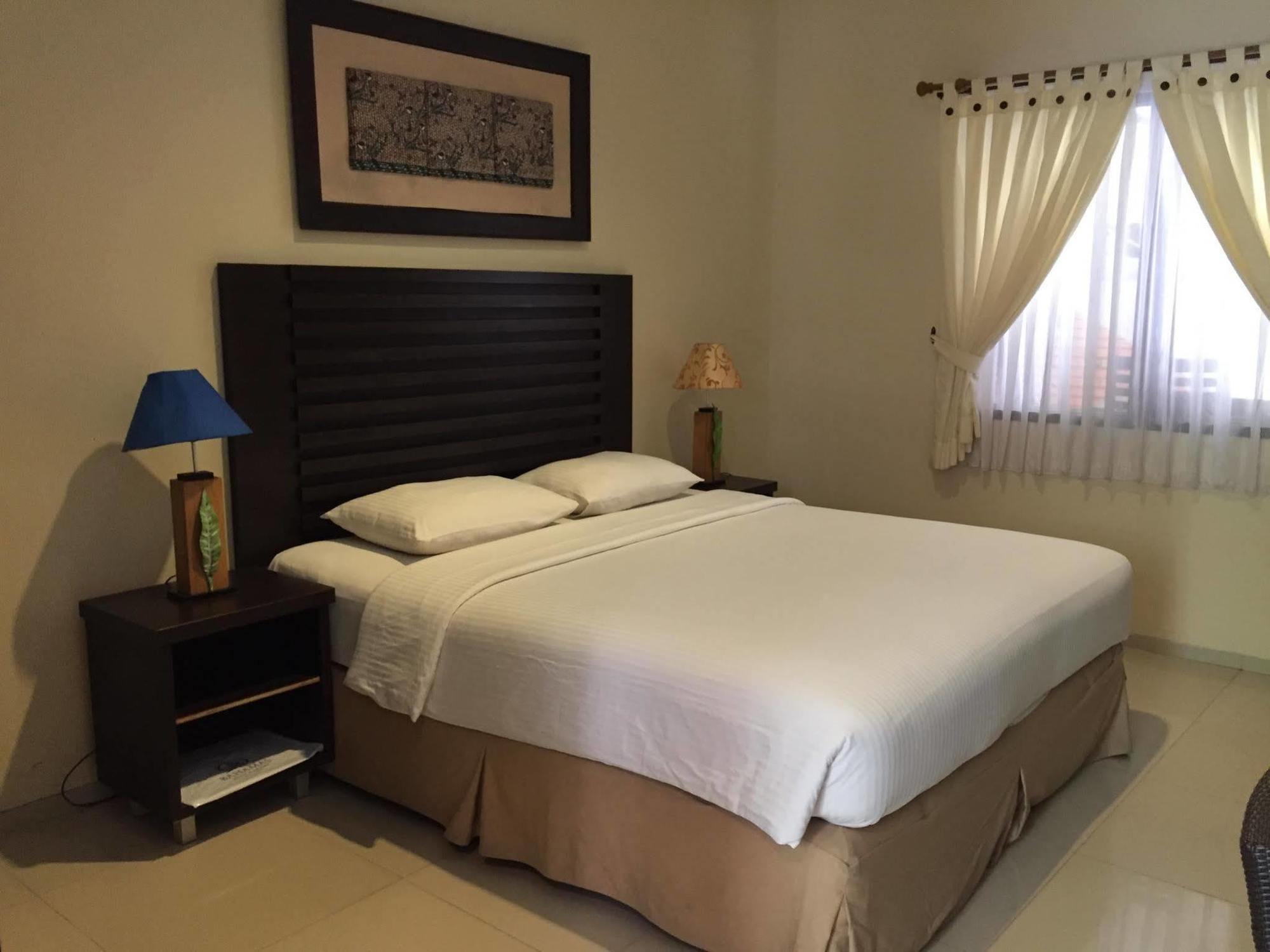 Bahamas Hotel & Resort Tanjung Pandan Exterior foto