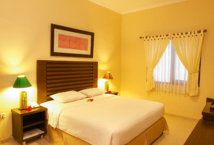 Bahamas Hotel & Resort Tanjung Pandan Exterior foto