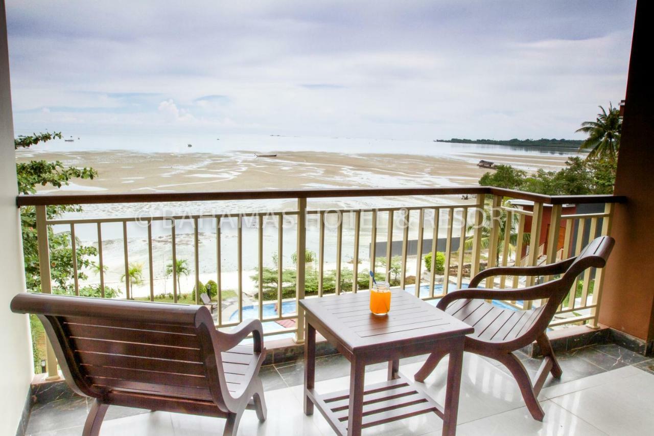 Bahamas Hotel & Resort Tanjung Pandan Exterior foto