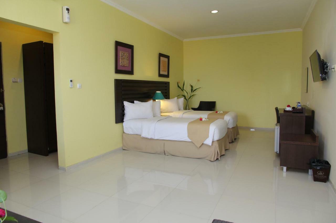 Bahamas Hotel & Resort Tanjung Pandan Exterior foto