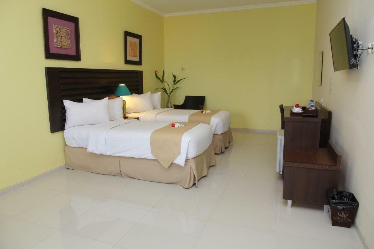Bahamas Hotel & Resort Tanjung Pandan Exterior foto