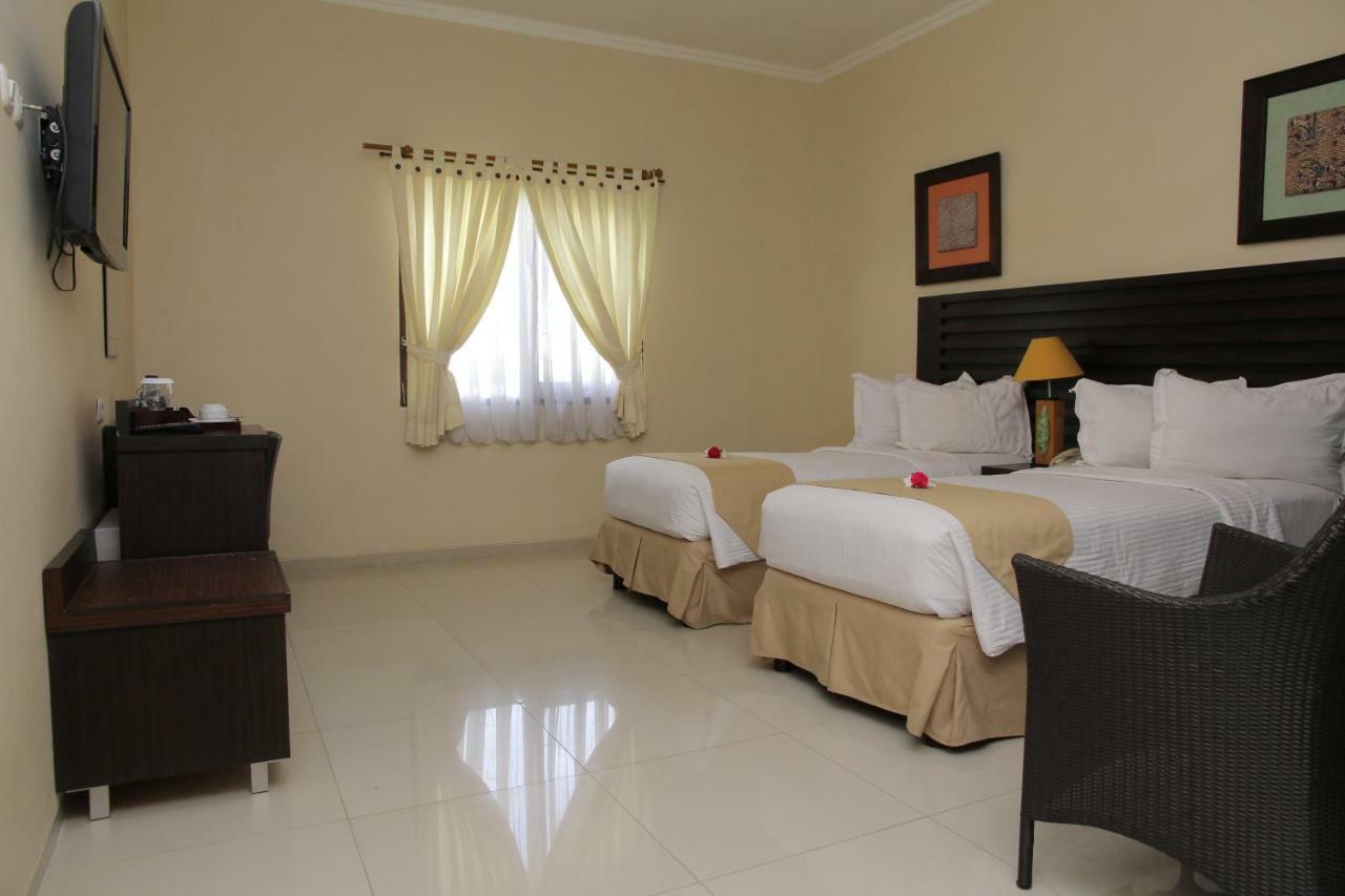 Bahamas Hotel & Resort Tanjung Pandan Exterior foto